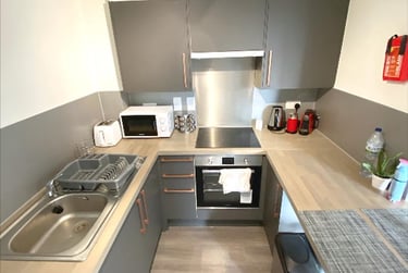 1 bed studio, Green Lanes, Newington Green, London, N169BS - Image 3